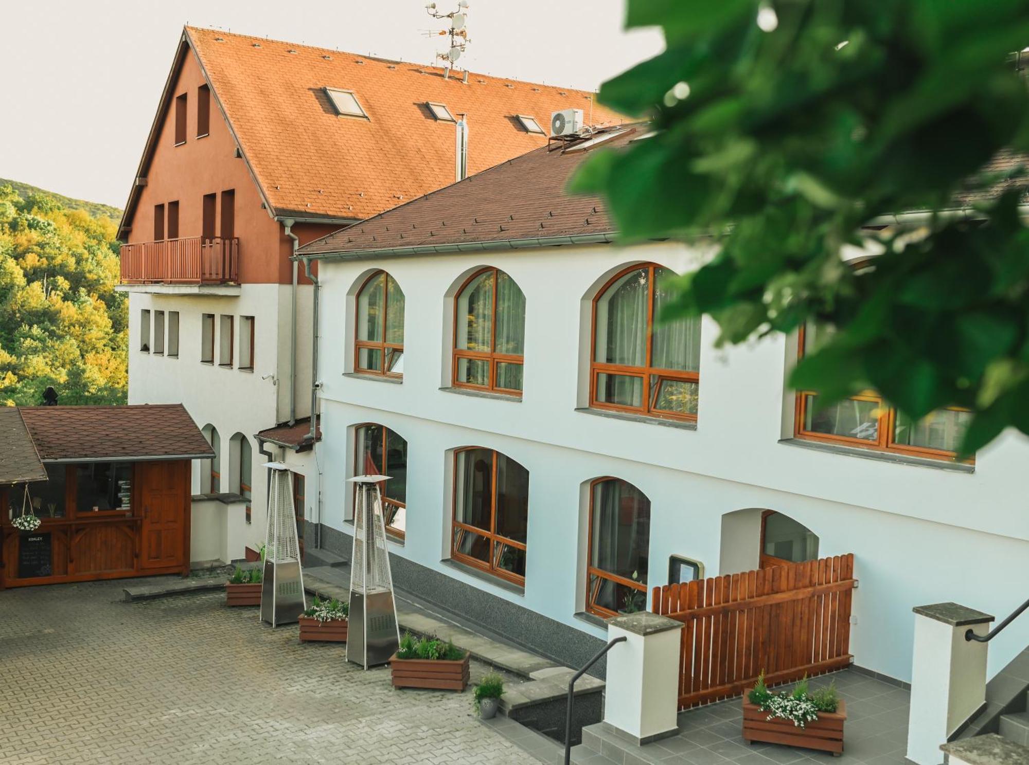 Restaurace A Penzion U Svate Barbory Ústí nad Labem Dış mekan fotoğraf